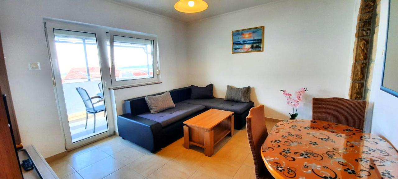 Apartment Miroslav Krk Town Luaran gambar