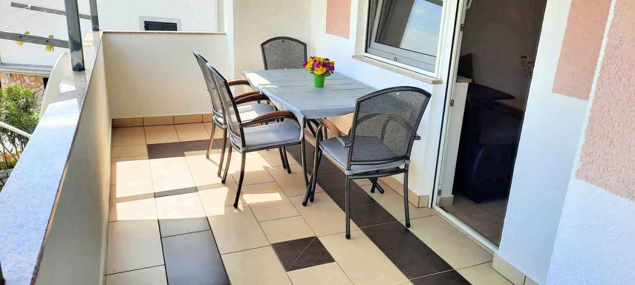 Apartment Miroslav Krk Town Luaran gambar
